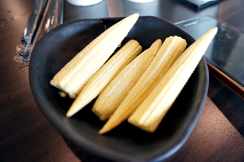 【台南市-安南區美食】牛墟牛肉火鍋店。除了大眾鍋，現在也有個人鍋可選擇！湯鍋選擇性多，堅持湯頭、肉品原味不變～還有鮮泡茶可消化哦