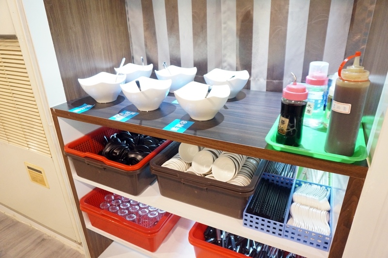 【台南市-安南區美食】牛墟牛肉火鍋店。除了大眾鍋，現在也有個人鍋可選擇！湯鍋選擇性多，堅持湯頭、肉品原味不變～還有鮮泡茶可消化哦