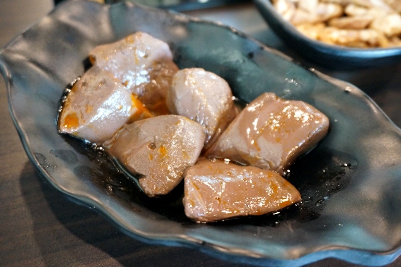 【台南市-安南區美食】牛墟牛肉火鍋店。除了大眾鍋，現在也有個人鍋可選擇！湯鍋選擇性多，堅持湯頭、肉品原味不變～還有鮮泡茶可消化哦