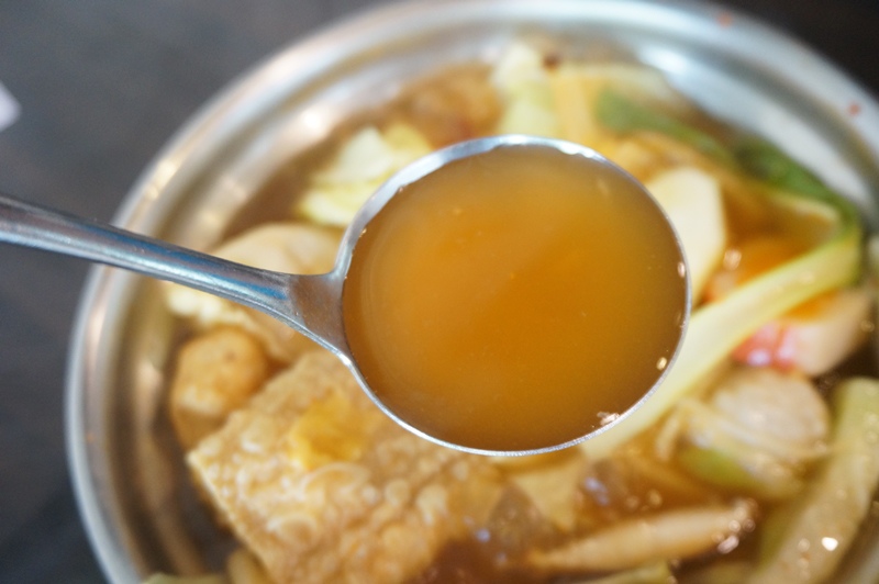 【台南市-安南區美食】牛墟牛肉火鍋店。除了大眾鍋，現在也有個人鍋可選擇！湯鍋選擇性多，堅持湯頭、肉品原味不變～還有鮮泡茶可消化哦