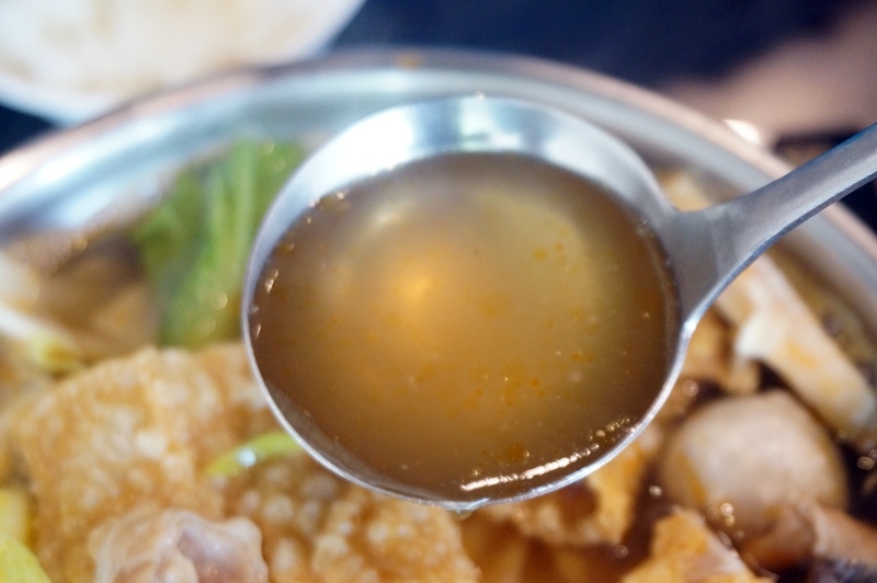 【台南市-安南區美食】牛墟牛肉火鍋店。除了大眾鍋，現在也有個人鍋可選擇！湯鍋選擇性多，堅持湯頭、肉品原味不變～還有鮮泡茶可消化哦