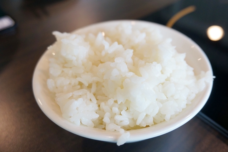 【台南市-安南區美食】牛墟牛肉火鍋店。除了大眾鍋，現在也有個人鍋可選擇！湯鍋選擇性多，堅持湯頭、肉品原味不變～還有鮮泡茶可消化哦