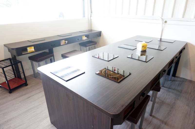 【台南市-安南區美食】牛墟牛肉火鍋店。除了大眾鍋，現在也有個人鍋可選擇！湯鍋選擇性多，堅持湯頭、肉品原味不變～還有鮮泡茶可消化哦