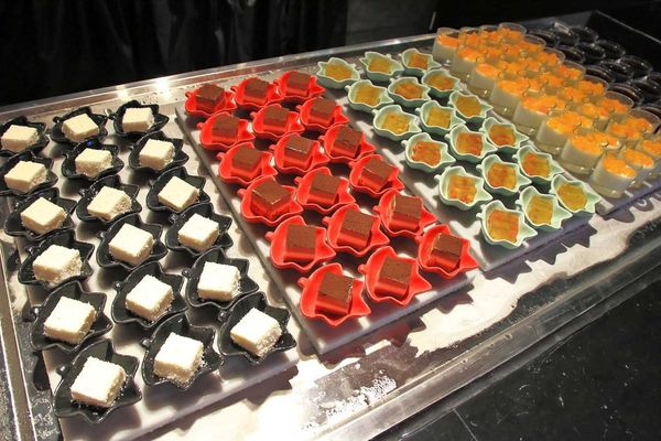 【新竹美食】香港香港新生活飲茶-首創手搖特飲與港式料理吃到飽