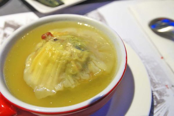 【新竹美食】香港香港新生活飲茶-首創手搖特飲與港式料理吃到飽