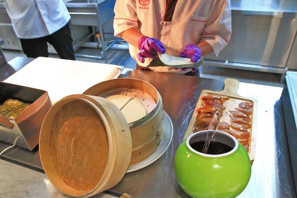 【新竹美食】香港香港新生活飲茶-首創手搖特飲與港式料理吃到飽