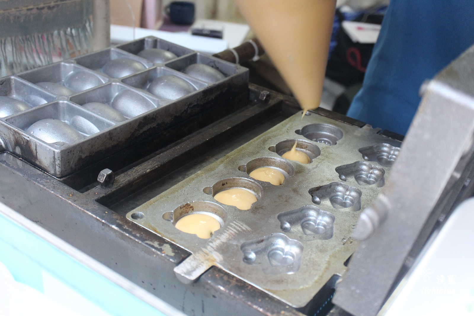 [ 內湖．葫洲站美食 ] 淺藍 × 喜恩雞蛋糕～飄香巷弄的銅板美食，十餘種口味包餡雞蛋糕（文末贈獎）