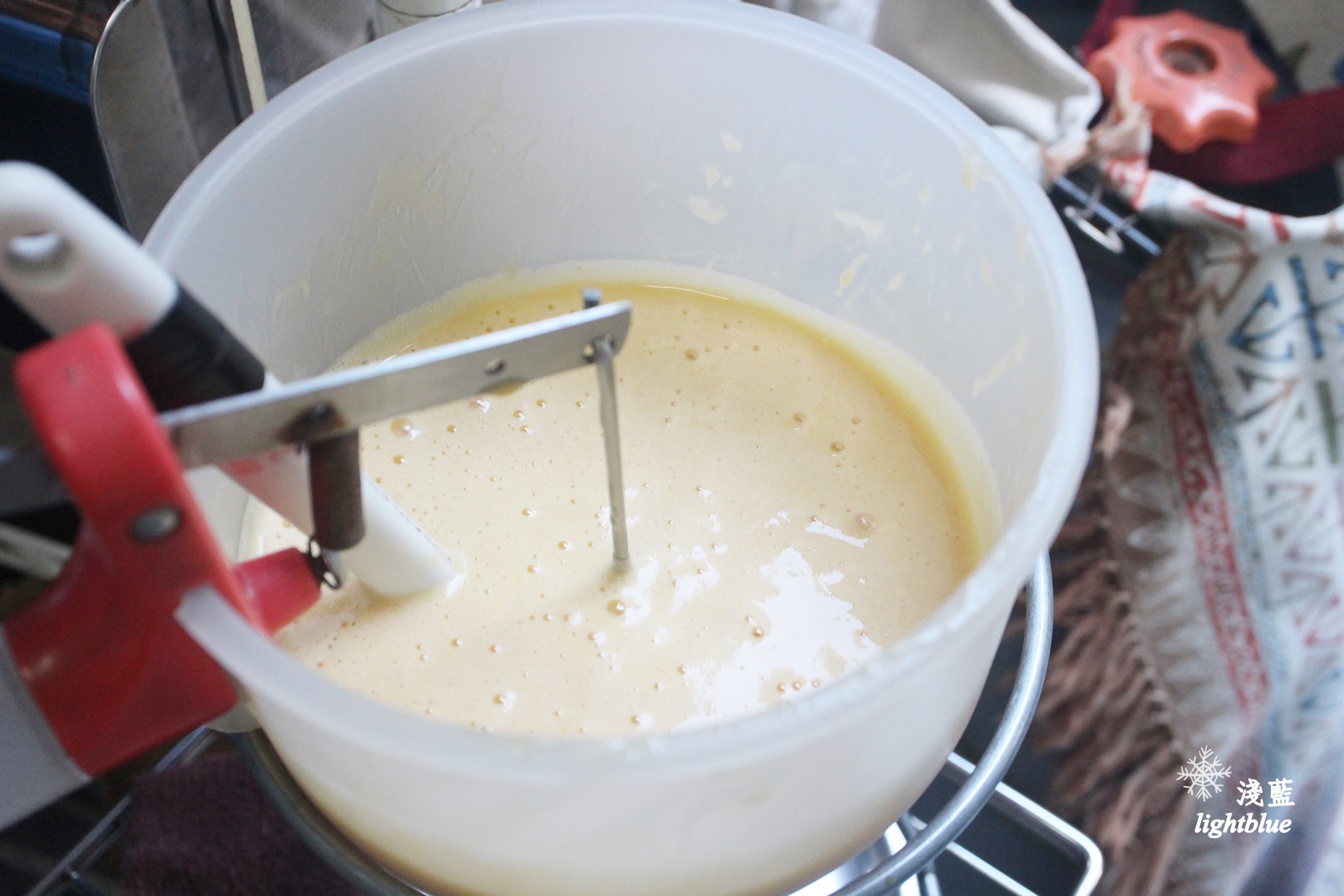 [ 內湖．葫洲站美食 ] 淺藍 × 喜恩雞蛋糕～飄香巷弄的銅板美食，十餘種口味包餡雞蛋糕（文末贈獎）