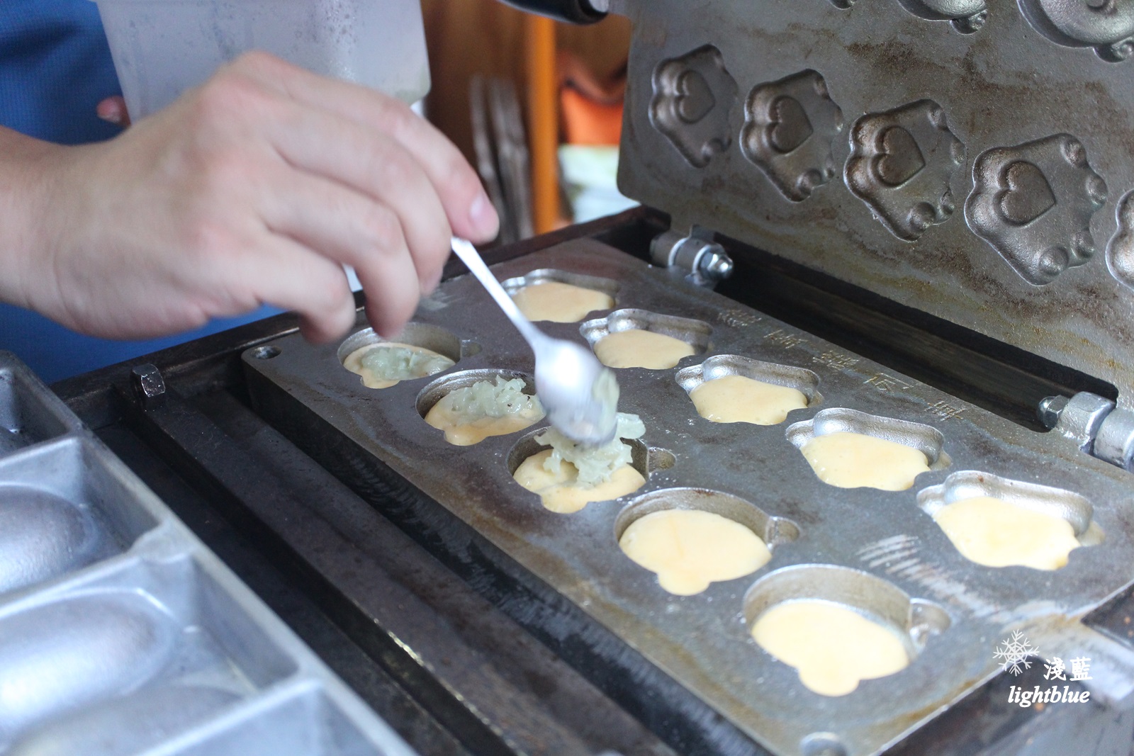 [ 內湖．葫洲站美食 ] 淺藍 × 喜恩雞蛋糕～飄香巷弄的銅板美食，十餘種口味包餡雞蛋糕（文末贈獎）