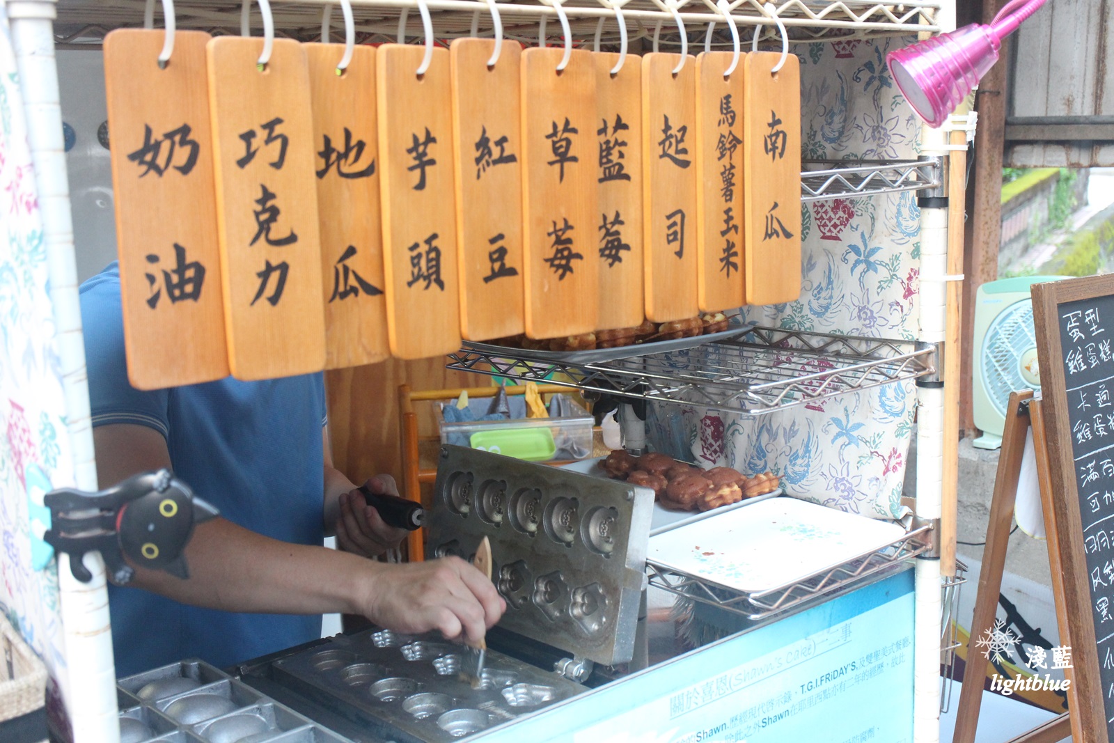 [ 內湖．葫洲站美食 ] 淺藍 × 喜恩雞蛋糕～飄香巷弄的銅板美食，十餘種口味包餡雞蛋糕（文末贈獎）