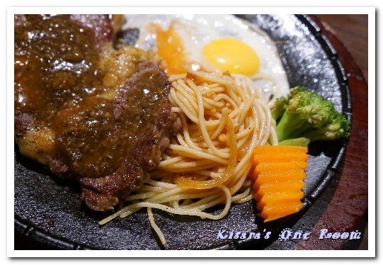 人从众厚切牛排館(永康店)：永康街牛排．只要火候掌控得宜，平價連鎖也有好味道──人从众厚切牛排館(永康店)