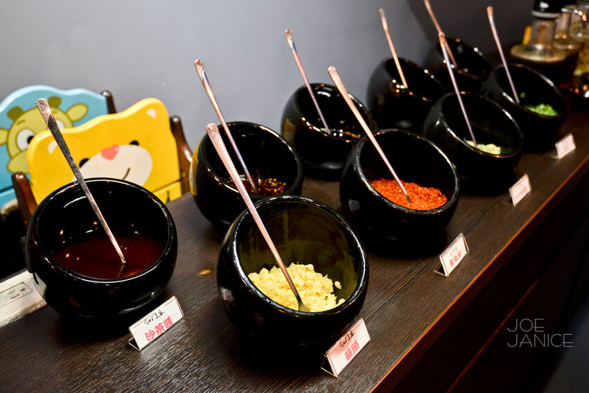 板橋美食【紅門宴川味麻辣鴛鴦鍋】烤魚結合火鍋 辣中帶麻烤魚乾鍋