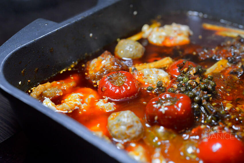 板橋美食【紅門宴川味麻辣鴛鴦鍋】烤魚結合火鍋 辣中帶麻烤魚乾鍋