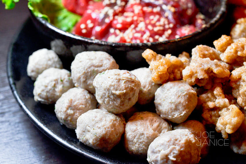 板橋美食【紅門宴川味麻辣鴛鴦鍋】烤魚結合火鍋 辣中帶麻烤魚乾鍋