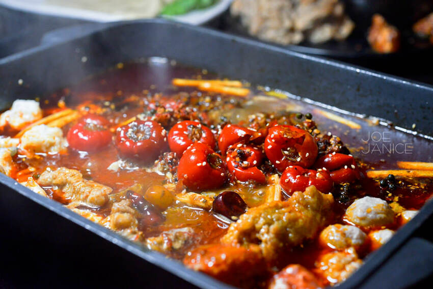 板橋美食【紅門宴川味麻辣鴛鴦鍋】烤魚結合火鍋 辣中帶麻烤魚乾鍋