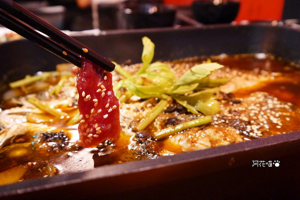 紅門宴(板橋店):【重慶烤魚鍋│板橋】新口味上市,四川來著的烤魚鍋!『紅門宴川味麻辣鴛鴦鍋 』板橋車站附近美食