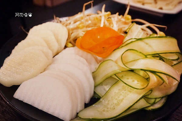 紅門宴(板橋店):【重慶烤魚鍋│板橋】新口味上市,四川來著的烤魚鍋!『紅門宴川味麻辣鴛鴦鍋 』板橋車站附近美食