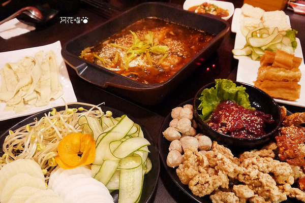 紅門宴(板橋店):【重慶烤魚鍋│板橋】新口味上市,四川來著的烤魚鍋!『紅門宴川味麻辣鴛鴦鍋 』板橋車站附近美食