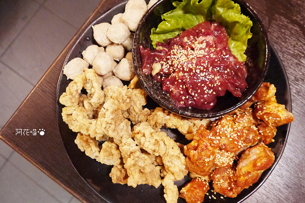 紅門宴(板橋店):【重慶烤魚鍋│板橋】新口味上市,四川來著的烤魚鍋!『紅門宴川味麻辣鴛鴦鍋 』板橋車站附近美食