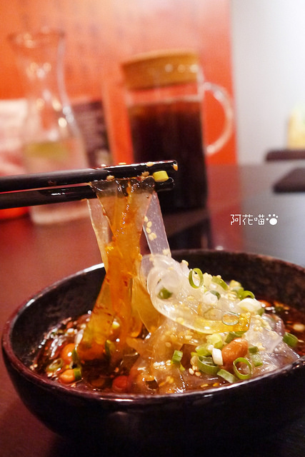 紅門宴(板橋店):【重慶烤魚鍋│板橋】新口味上市,四川來著的烤魚鍋!『紅門宴川味麻辣鴛鴦鍋 』板橋車站附近美食