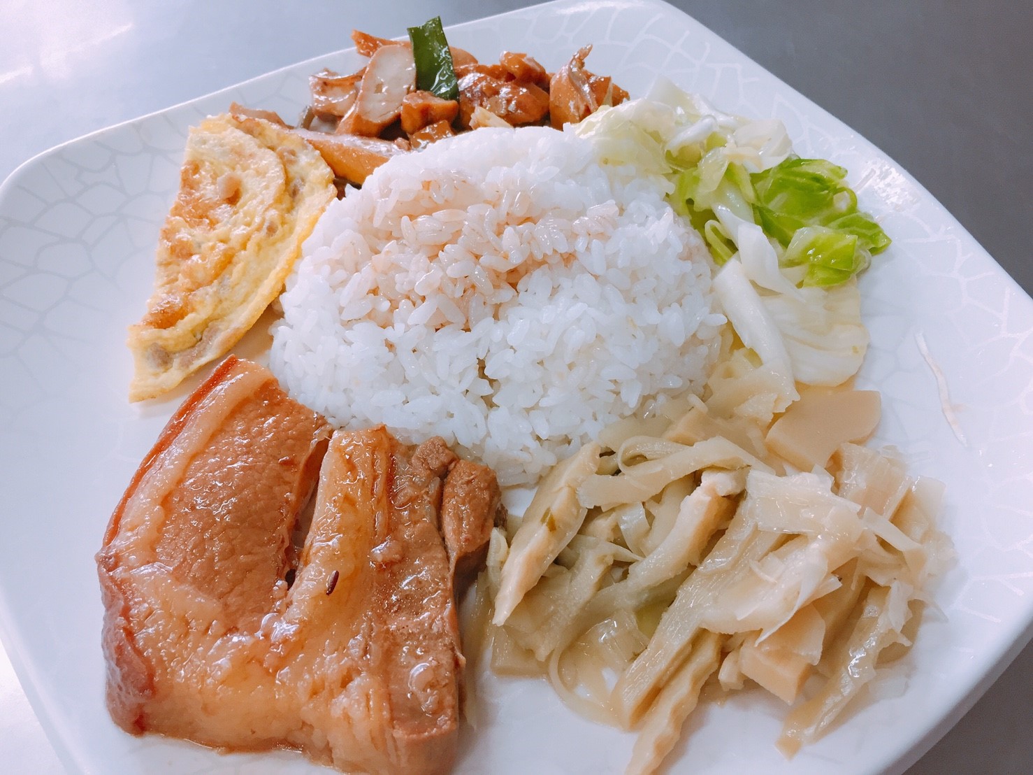 【台中】大里青年高中附近 十五魯肉CP值超高 便宜又大碗 有菜有肉又喝湯全家吃整桌四百有找