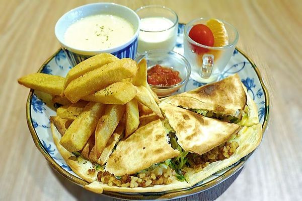 邑朵早午餐：｜新北板橋｜邑朵早午餐 IG打卡餐廳推薦，每個角落都超好拍的．板橋美食