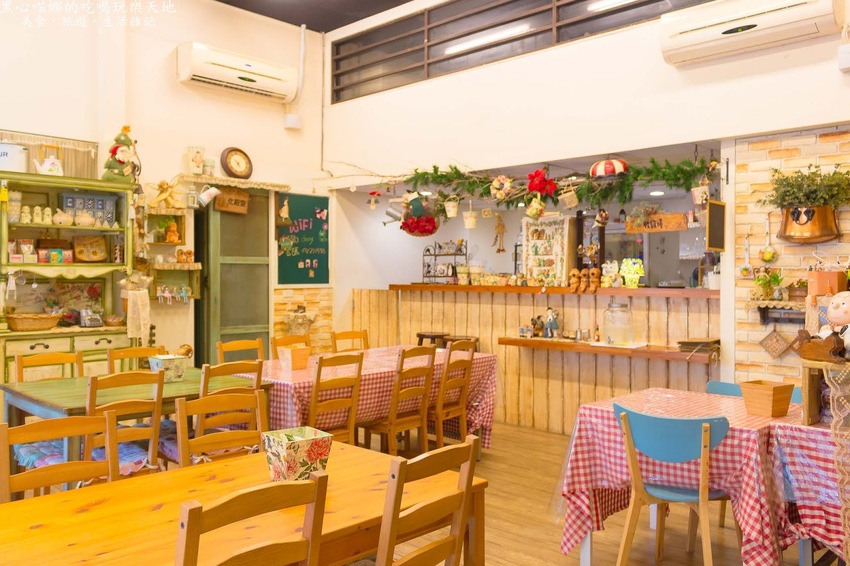 高雄新興︱戀家×咖啡×慢食×鄉村雜貨×手作教室　冬天，就該在鄉村風格的溫暖氛圍中，囂張吃草莓！！