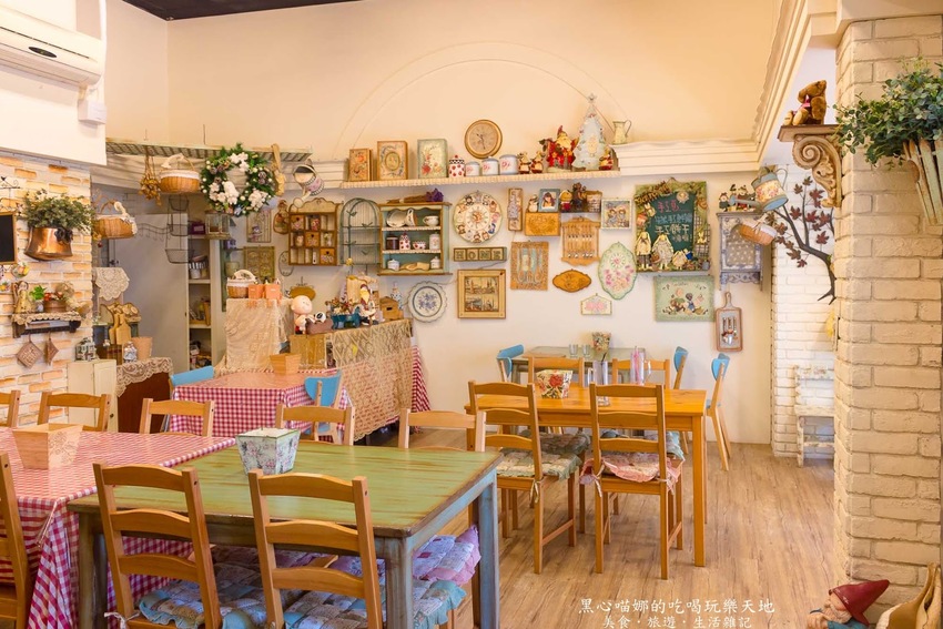 高雄新興︱戀家×咖啡×慢食×鄉村雜貨×手作教室　冬天，就該在鄉村風格的溫暖氛圍中，囂張吃草莓！！