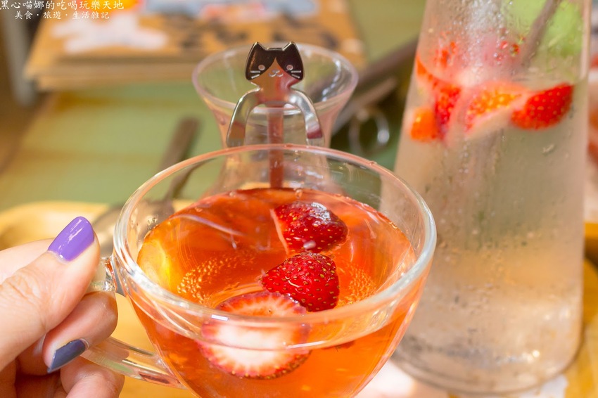 高雄新興︱戀家×咖啡×慢食×鄉村雜貨×手作教室　冬天，就該在鄉村風格的溫暖氛圍中，囂張吃草莓！！