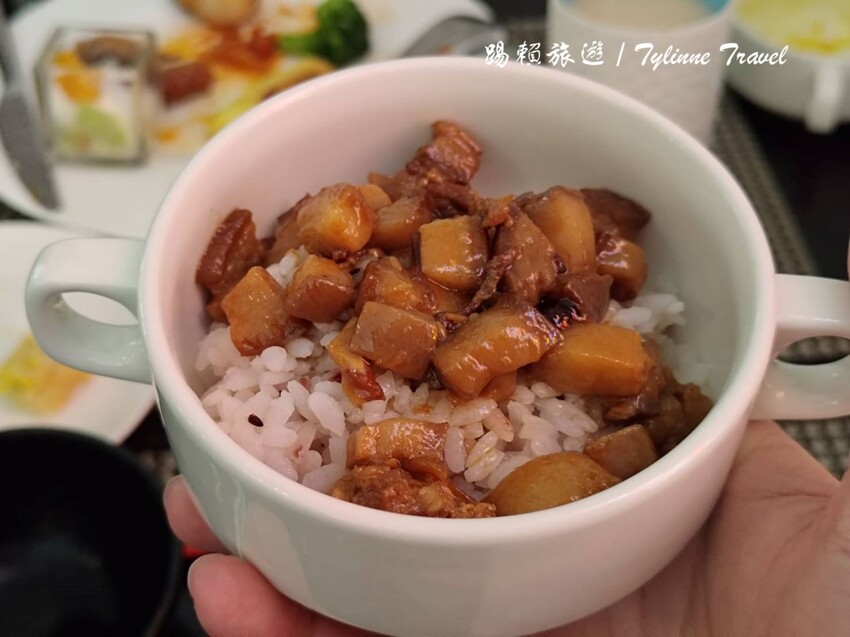 台南住宿首選!榮興金鬱金香酒店歐式風情 台式滷肉飯早餐超滿足。