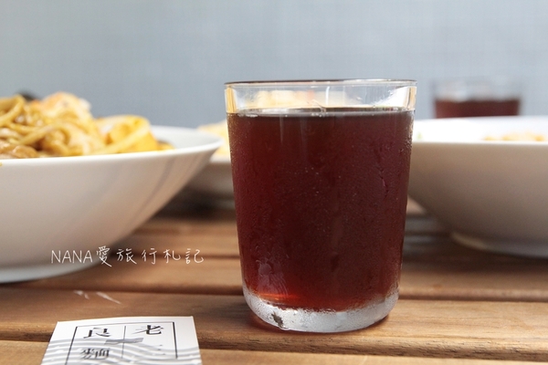 老三良麵：老三良麵。老宅文青風賣涼麵？超像咖啡店的涼麵專賣店,超狂只要銅板價！大推起司鴛鴦涼麵/咖哩牛肉蕎麥麵