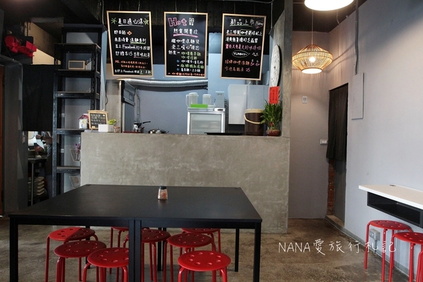 老三良麵：老三良麵。老宅文青風賣涼麵？超像咖啡店的涼麵專賣店,超狂只要銅板價！大推起司鴛鴦涼麵/咖哩牛肉蕎麥麵