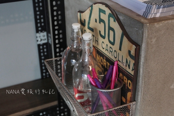 老三良麵：老三良麵。老宅文青風賣涼麵？超像咖啡店的涼麵專賣店,超狂只要銅板價！大推起司鴛鴦涼麵/咖哩牛肉蕎麥麵