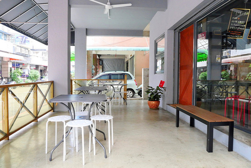 老三良麵 │台中:文青風鴛鴦涼麵細彈醬濃酸香開胃 咖哩涼麵爽辣濃郁推薦!有空調及wifi可以舒服用餐