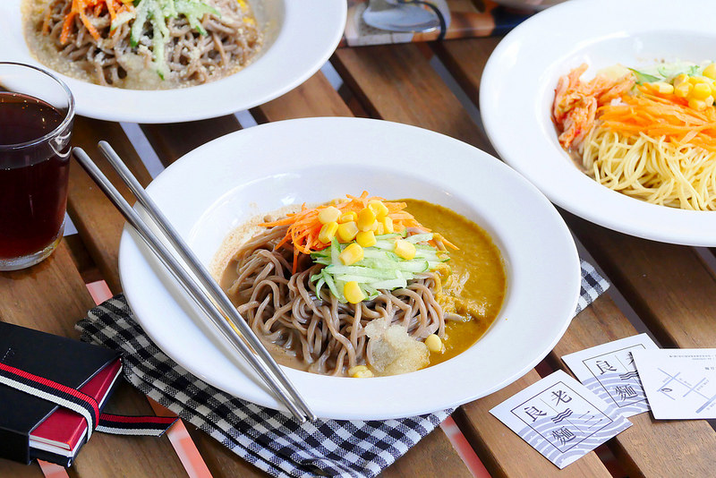 老三良麵 │台中:文青風鴛鴦涼麵細彈醬濃酸香開胃 咖哩涼麵爽辣濃郁推薦!有空調及wifi可以舒服用餐