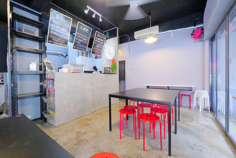 老三良麵 │台中:文青風鴛鴦涼麵細彈醬濃酸香開胃 咖哩涼麵爽辣濃郁推薦!有空調及wifi可以舒服用餐