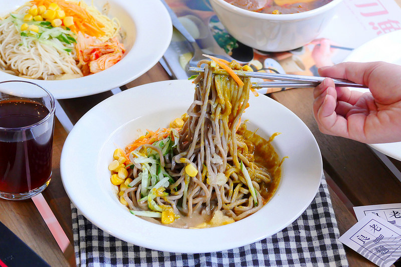 老三良麵 │台中:文青風鴛鴦涼麵細彈醬濃酸香開胃 咖哩涼麵爽辣濃郁推薦!有空調及wifi可以舒服用餐