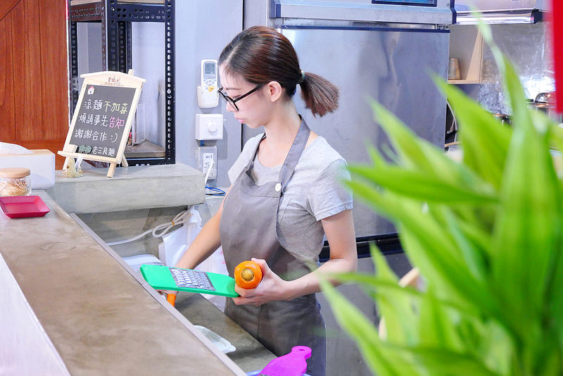 老三良麵 │台中:文青風鴛鴦涼麵細彈醬濃酸香開胃 咖哩涼麵爽辣濃郁推薦!有空調及wifi可以舒服用餐