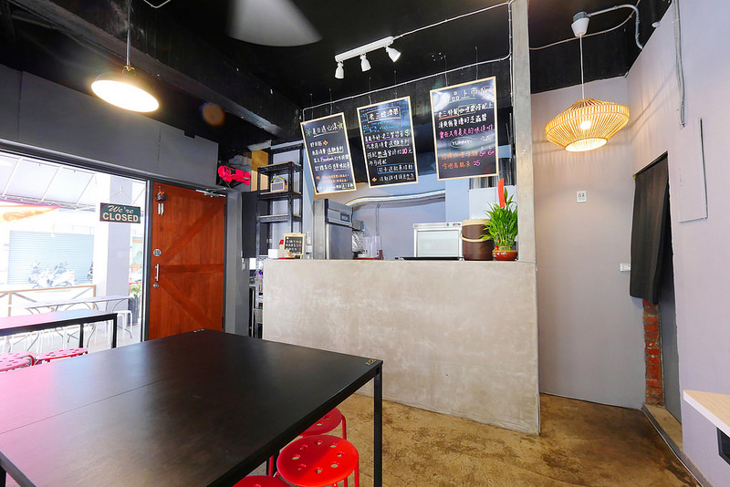 老三良麵 │台中:文青風鴛鴦涼麵細彈醬濃酸香開胃 咖哩涼麵爽辣濃郁推薦!有空調及wifi可以舒服用餐