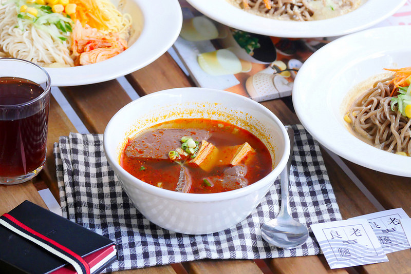 老三良麵 │台中:文青風鴛鴦涼麵細彈醬濃酸香開胃 咖哩涼麵爽辣濃郁推薦!有空調及wifi可以舒服用餐