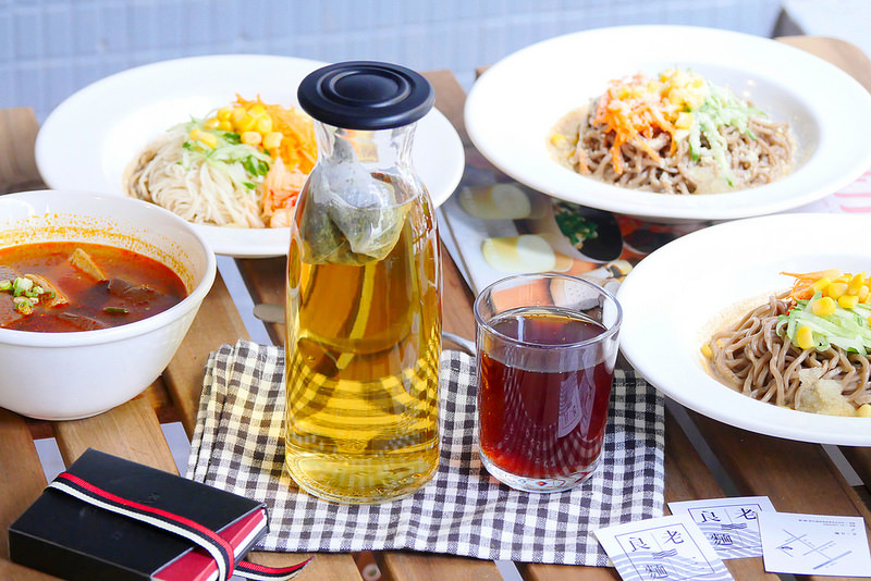 老三良麵 │台中:文青風鴛鴦涼麵細彈醬濃酸香開胃 咖哩涼麵爽辣濃郁推薦!有空調及wifi可以舒服用餐