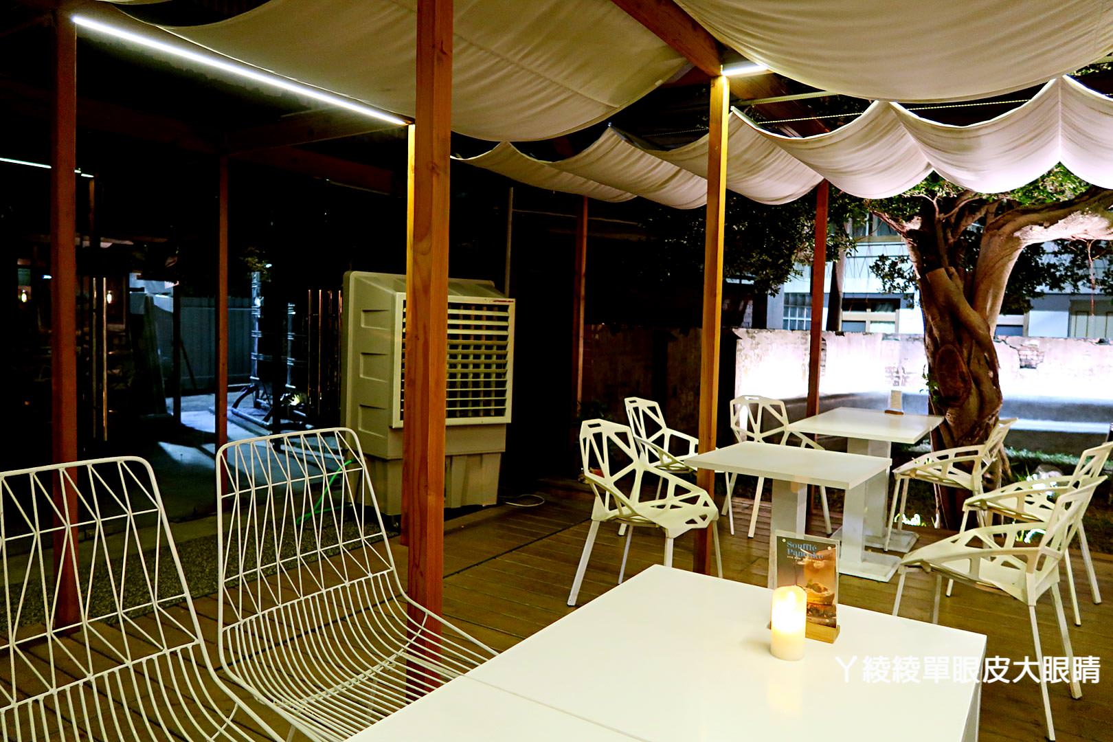 台中西區審計新村｜成真咖啡Come Ture Coffee，IG熱門打卡點好拍又好喝