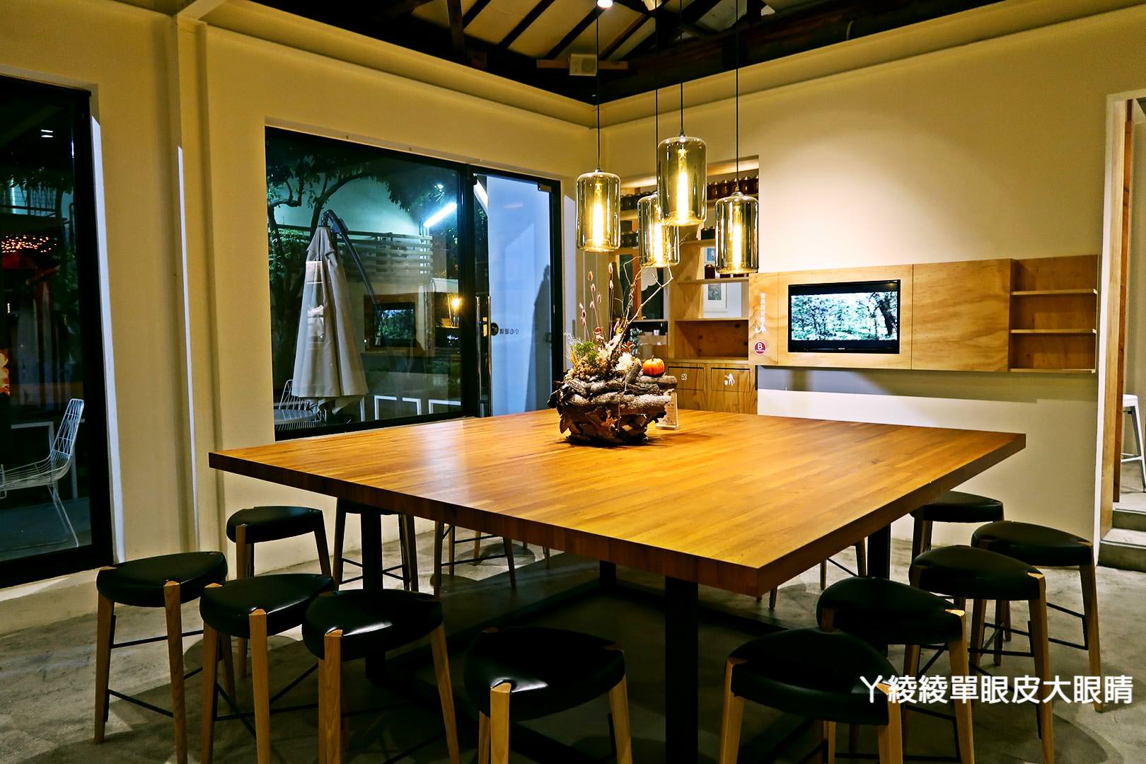 台中西區審計新村｜成真咖啡Come Ture Coffee，IG熱門打卡點好拍又好喝