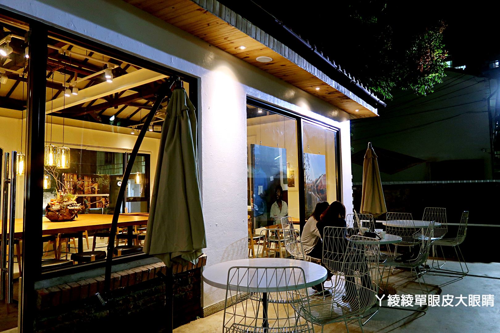 台中西區審計新村｜成真咖啡Come Ture Coffee，IG熱門打卡點好拍又好喝