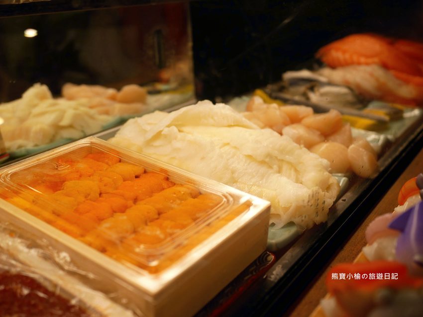 台中火車站 花囍家日式料理製研所,東區日式丼飯、鮭魚親子海鮮丼、比目魚握壽司專賣店,內有網美打卡花牆!附詳細菜單介紹、新時代購物中心正後方。 @熊寶小榆の旅遊日記