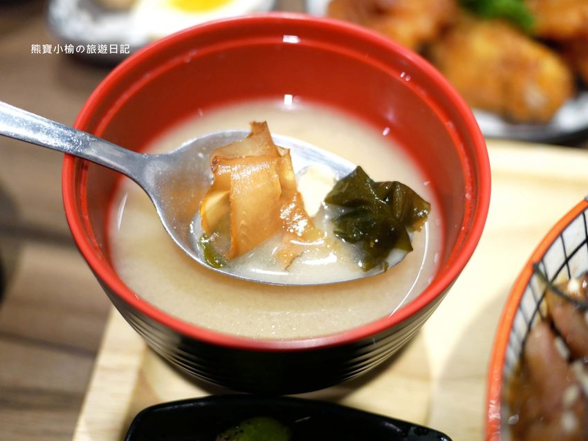 台中火車站 花囍家日式料理製研所,東區日式丼飯、鮭魚親子海鮮丼、比目魚握壽司專賣店,內有網美打卡花牆!附詳細菜單介紹、新時代購物中心正後方。 @熊寶小榆の旅遊日記