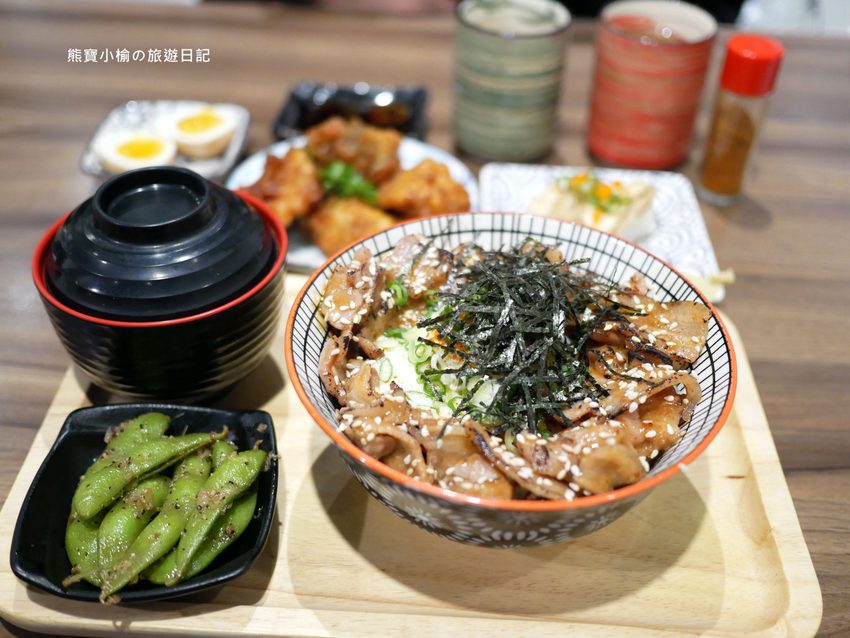 台中火車站 花囍家日式料理製研所,東區日式丼飯、鮭魚親子海鮮丼、比目魚握壽司專賣店,內有網美打卡花牆!附詳細菜單介紹、新時代購物中心正後方。 @熊寶小榆の旅遊日記