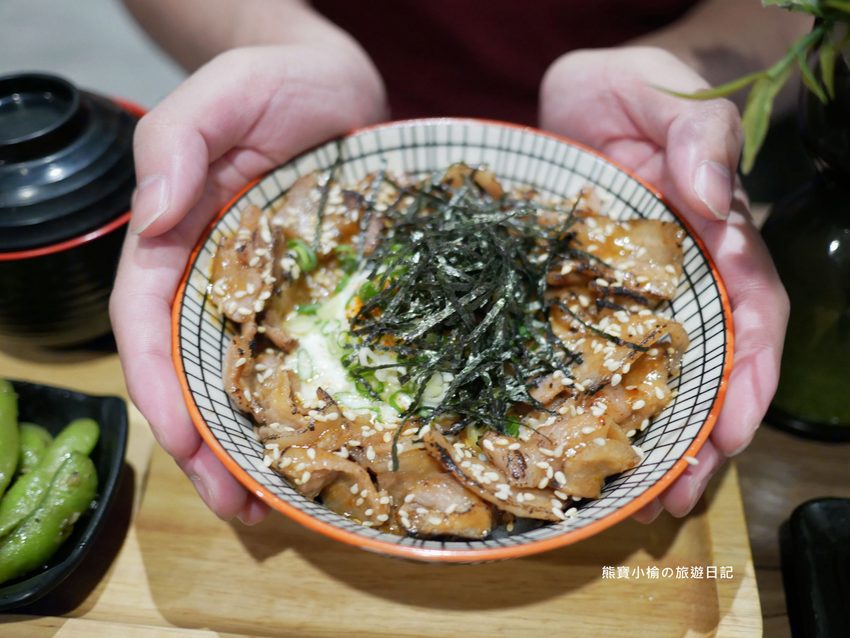 台中火車站 花囍家日式料理製研所,東區日式丼飯、鮭魚親子海鮮丼、比目魚握壽司專賣店,內有網美打卡花牆!附詳細菜單介紹、新時代購物中心正後方。 @熊寶小榆の旅遊日記