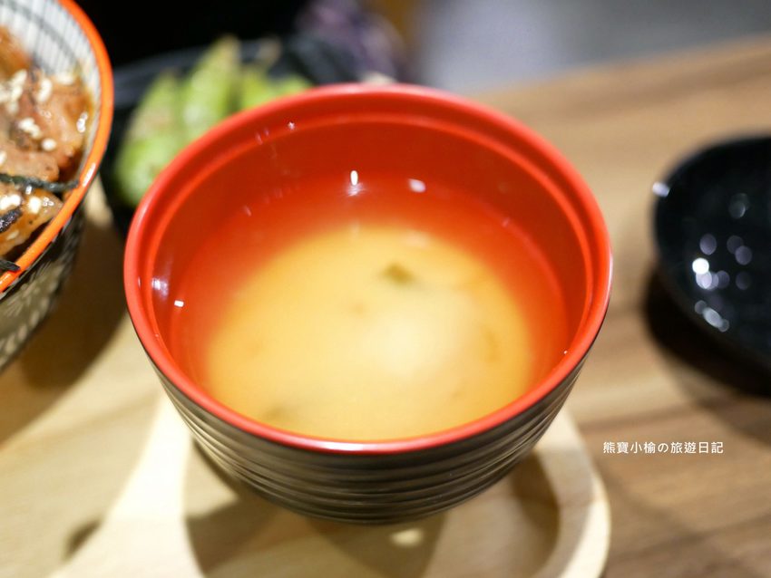 台中火車站 花囍家日式料理製研所,東區日式丼飯、鮭魚親子海鮮丼、比目魚握壽司專賣店,內有網美打卡花牆!附詳細菜單介紹、新時代購物中心正後方。 @熊寶小榆の旅遊日記