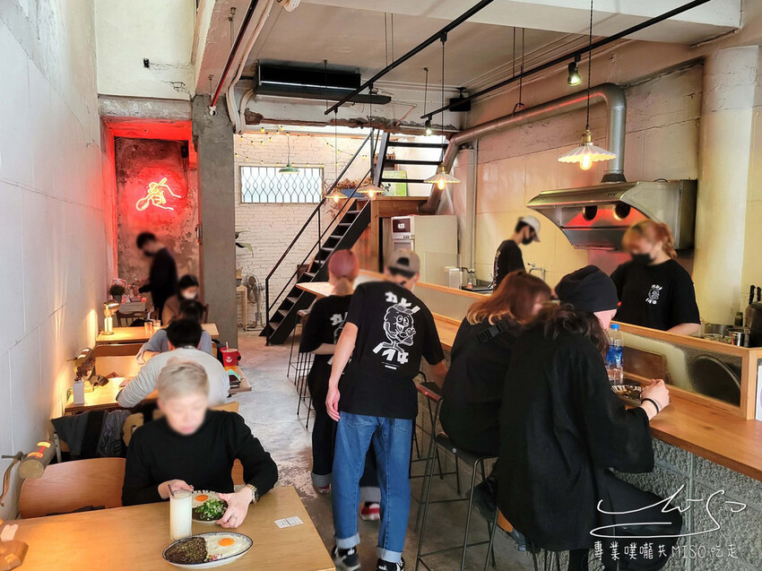 【台中美食】小次男咖哩所 ➤ 日式濃郁咖哩，文青咖哩販賣所！目前有兩間，小次男本店與審計新村二店！